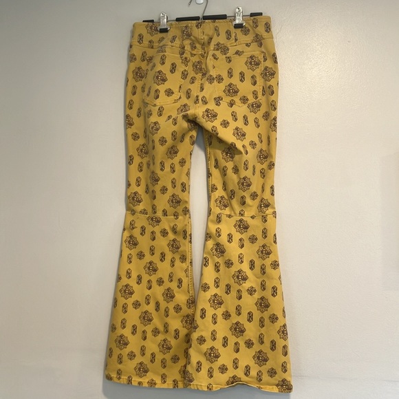 We the Free Geometric Flare Bell Bottom Retro Boho Jeans Mustard Yellow Sz 31 - Picture 10 of 16